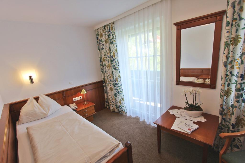 Landhotel Post Ebensee Am Traunsee ***S Bagian luar foto